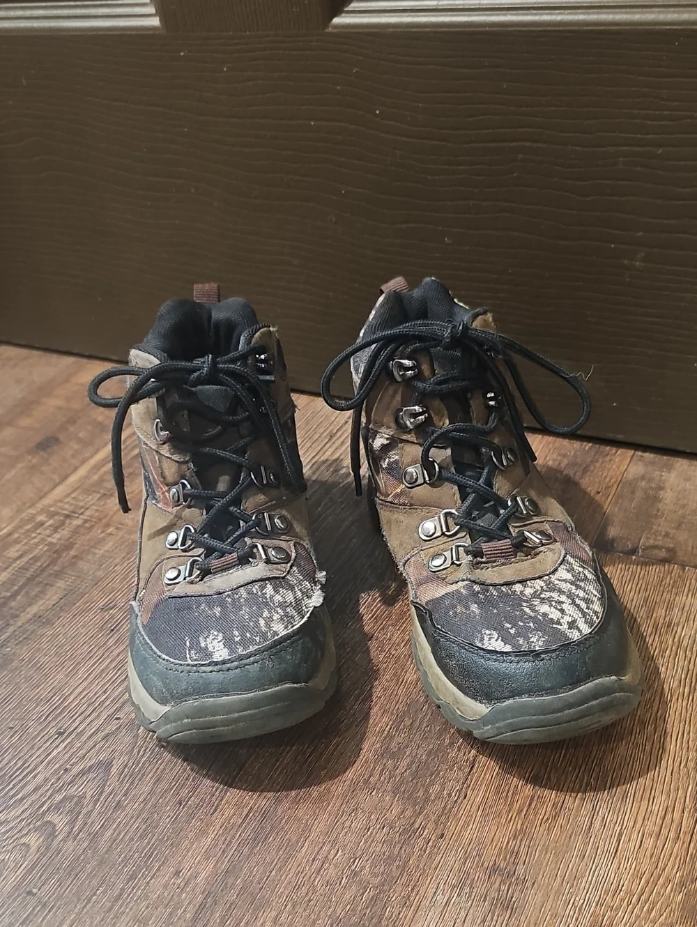 Kids Brown Camouflage Hiking Boots - Durable Outdoor Trail Shoes